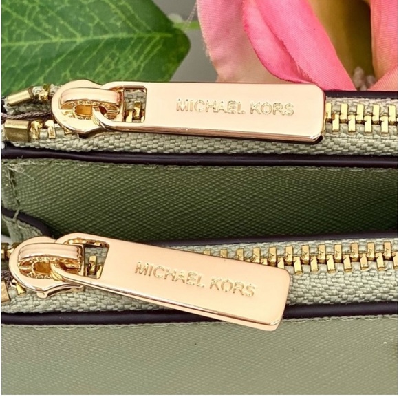 Michael Kors DoubleZip Wallet Wristlet
Phone Case - Picture 9 of 9